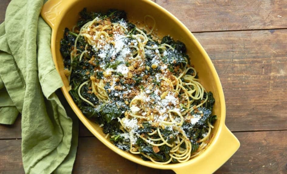 Spaghetti con cavolo riccio, aglio e peperoncino_home_page_botego_cz-min
